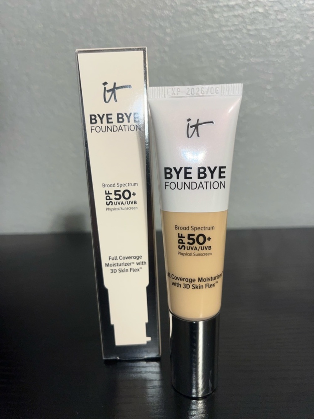 it cosmetics Bye Bye Foundation SPF 50+ - Beige Tone